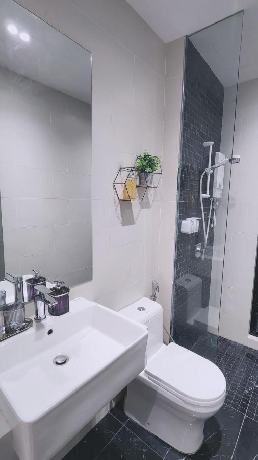 Skypool With Seaview 8Pax Beacon Executive Suites - Georgetown City Centre - 3Km To Komtar ภายนอก รูปภาพ